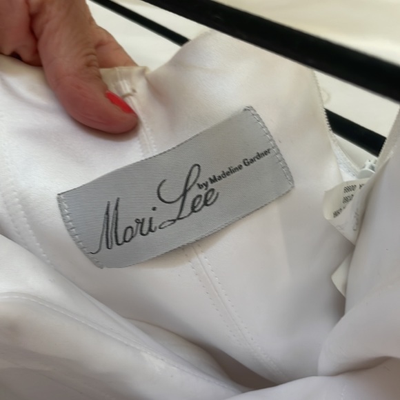 Wedding dress used with extra material, beading and detachable straps - Picture 9 of 12